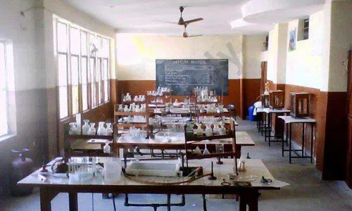 Mata Savitri Devi Sanjeevani Public School, Mohan Garden, Uttam Nagar, Delhi Science Lab