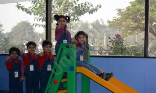 Shah International School, Ambika Vihar, Paschim Vihar, Delhi Playground 1