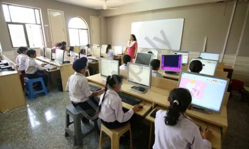 St. Froebel Senior Secondary School, Paschim Vihar, Delhi Computer Lab