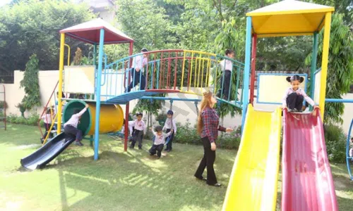 St. Froebel Senior Secondary School, Paschim Vihar, Delhi Playground