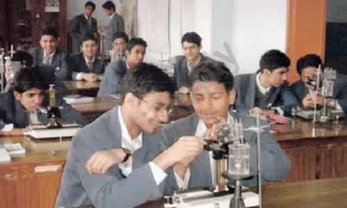 St. Mark's Senior Secondary Public School, Meera Bagh, Paschim Vihar, Delhi Science Lab