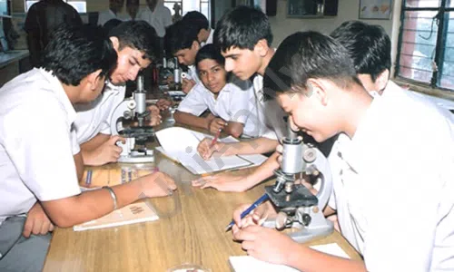 St. Mark's Senior Secondary Public School, Janakpuri, Delhi Science Lab 1