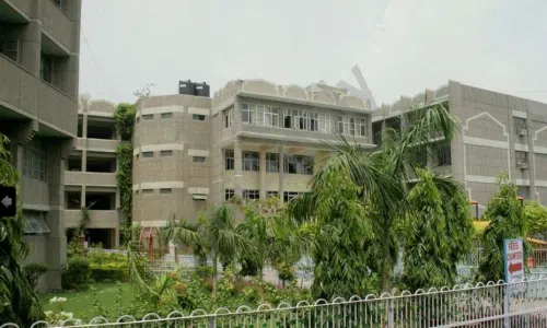 Veda Vyasa DAV Public School, Vikaspuri, Delhi School Building 1