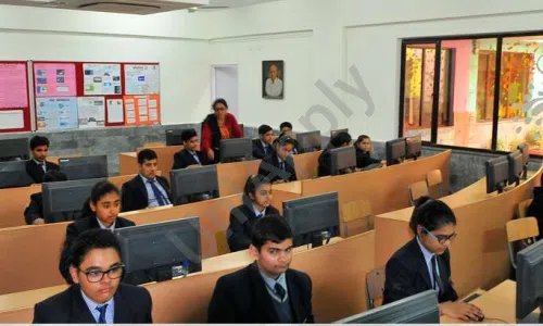 Apeejay Svran Global School, Sector 21D, Faridabad Computer Lab