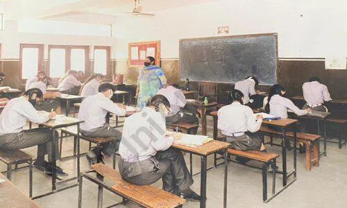 K.L. Mehta Dayanand Public Senior Secondary School, Nit 5, Faridabad Classroom