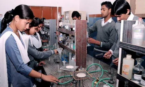 Geeta Public School, Machhgar, Ballabgarh, Faridabad Science Lab