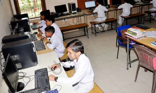 K.L. Mehta Dayanand Public Senior Secondary School, Sector 16, Faridabad Computer Lab