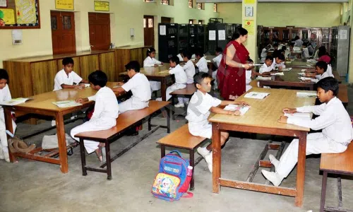 K.L. Mehta Dayanand Public Senior Secondary School, Sector 16, Faridabad Library/Reading Room 1