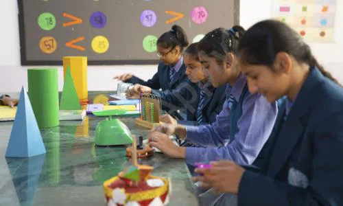 The Modern School, Sector 85, Faridabad Science Lab 2