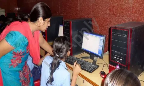 Modern BP Public School, Sector 23, Faridabad Computer Lab
