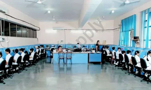 Modern Vidya Niketan, Aravali Hills, Faridabad Computer Lab