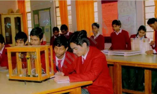 Saffron Public School, Sector 37, Faridabad Science Lab 2