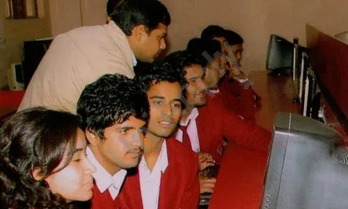 Saffron Public School, Sector 37, Faridabad Computer Lab