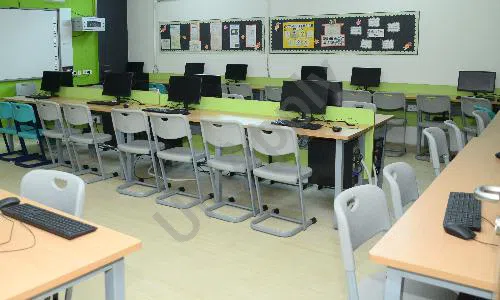 Holy Child Public School, Sector 75, Faridabad Computer Lab