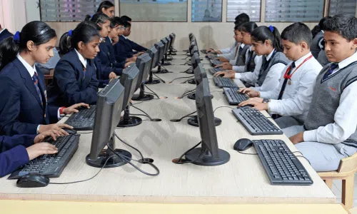 Amity International School, Sector 43, Gurugram Computer Lab