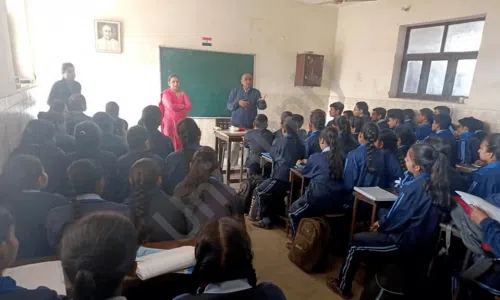 Rajiv Gandhi High School, Sector 105, Gurugram Classroom