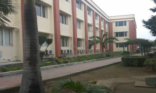 Swarnprastha Public School, Sector 19, Sonipat School Building 1