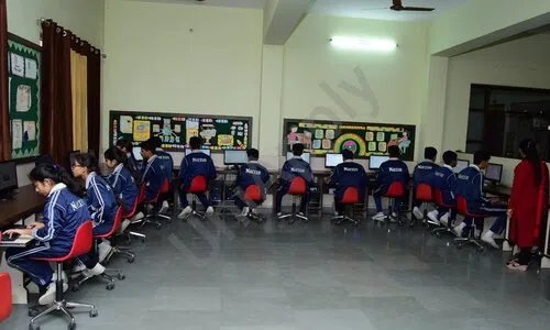Navyug Public School, Ramnagar, Ganaur, Sonipat Computer Lab
