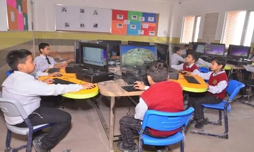 Rishikul World Academy, Shiv Colony, Sonipat Computer Lab