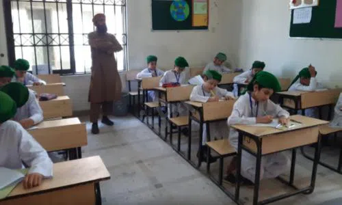 Dar-ul-Madinah Islamic English School-Boys' Campus, Masjid West, Kalbadevi, Mumbai Classroom 2