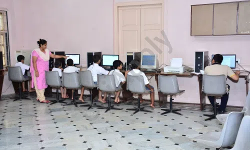 Bharda New High School And Junior College, Fort, Mumbai Computer Lab