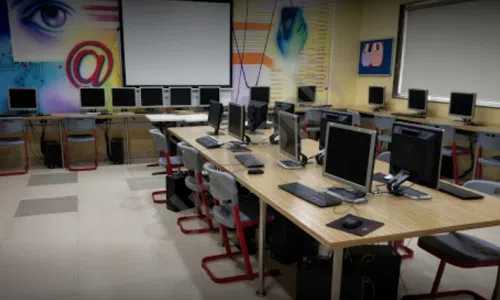 D Y Patil International School, Adarsh Nagar, Worli, Mumbai Computer Lab