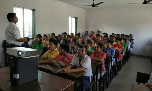 Guru Gobind Singh English High School And Junior College, Tagore Nagar, Vikhroli East, Mumbai Classroom 1