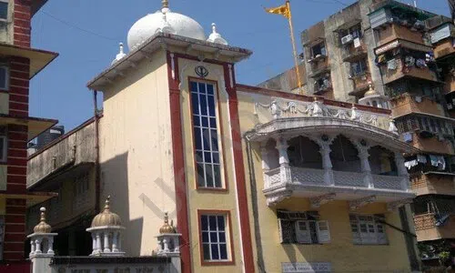 Guru Nanak High School, Mahim West, Mumbai School Building