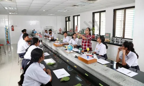 Kohinoor International School, Kurla West, Mumbai Science Lab