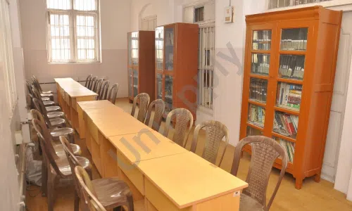 Lilavati Lalji Dayal High School And College of Commerce, Khetwadi, Girgaon, Mumbai Library/Reading Room