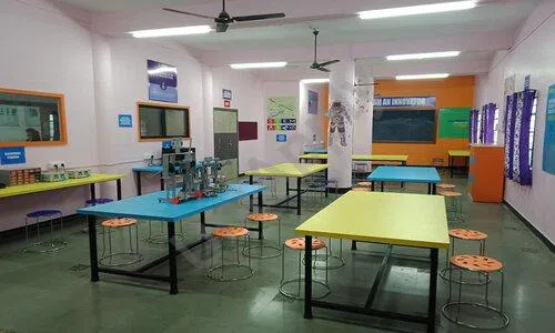 Dhanlaxmi Balvidhyamandir and Primary School, Pathardi Phata, Nashik Science Lab 2