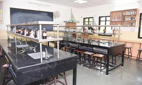Dr. Kalmadi Shamarao High School, Aundh, Pune Science Lab