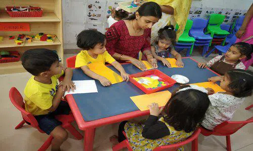 Modern Montessori International Preschool, Pimple Saudagar, Pimpri-Chinchwad, Pune Art and Craft