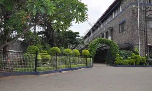 Bai Najamai Nosherwan Dastur Primary and Nursery School, Camp, Pune School Building