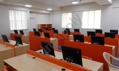 Bharati Vidyapeeth Rabindranath Tagore School of Excellence, Balewadi, Pune Computer Lab