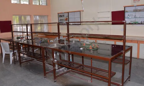 Mahesh Vidyalaya English Medium School, Kothrud, Pune Science Lab 1