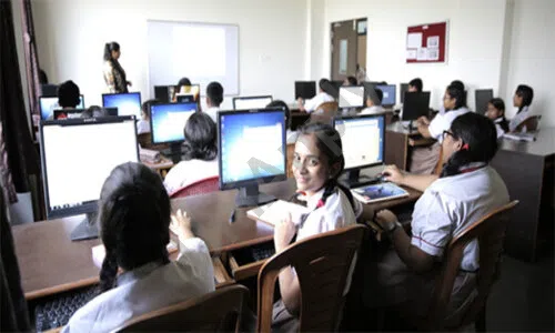 Radcliffe School, Chovisawadi, Pune Computer Lab