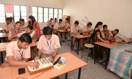 Saraswati Vidyalaya Union, Somwar Peth, Pune Classroom