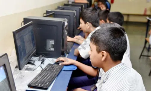 Sardar Dastur Hormazdiar High School, Camp, Pune Computer Lab