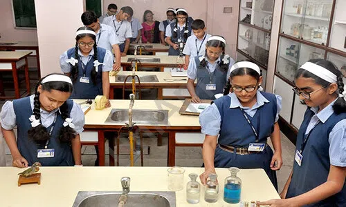 Vidya Niketan English Medium School, Pimpri, Pimpri-Chinchwad, Pune Science Lab