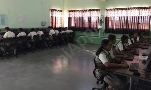 Zainabia English Medium School, Baramati, Pune Computer Lab