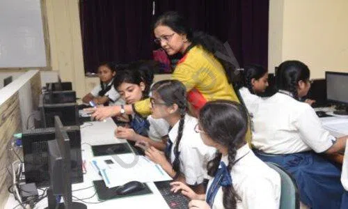 New Horizon Public School And Penguin Kids, New Panvel West, Navi Mumbai Computer Lab