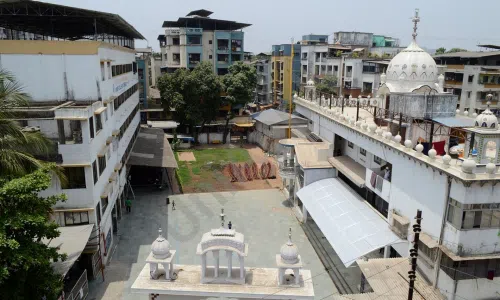 Guru Nanak English High School and Junior College of Commerce, Kalyan West, Thane School Building 1