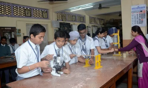 Guru Nanak English High School and Junior College of Commerce, Kalyan West, Thane Science Lab