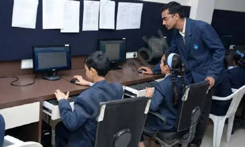 Royal International School, Gandhi Nagar, Dombivli East, Thane Computer Lab