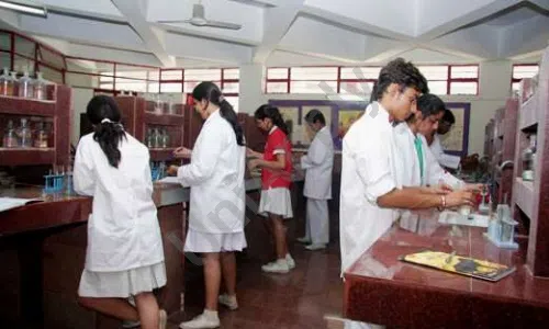Apeejay School, Sector 16A, Noida Science Lab