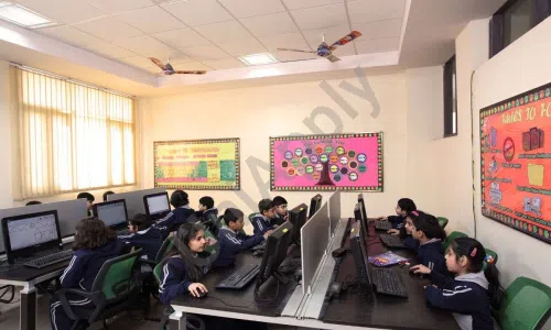 Darbari Lal Foundation World School, Zeta 1, Greater Noida Computer Lab