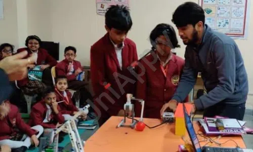 Gagan Public School, Sector 4, Greater Noida Robotics Lab