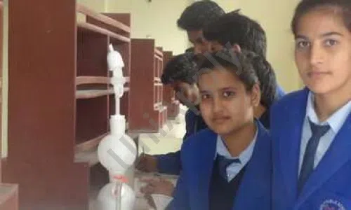 Holy Public School, Sigma 1, Greater Noida Science Lab