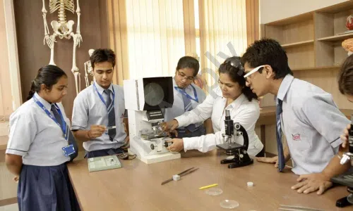 JBM Global School, Sector 132, Noida Science Lab